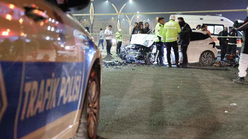 Konya otobüsü otomobille çarpıştı! Ölü ve yaralılar var 11