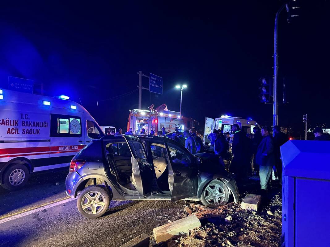 Bakan konvoyunda kaza! Parti il başkanı öldü, 2'si polis 6 yaralı var 8