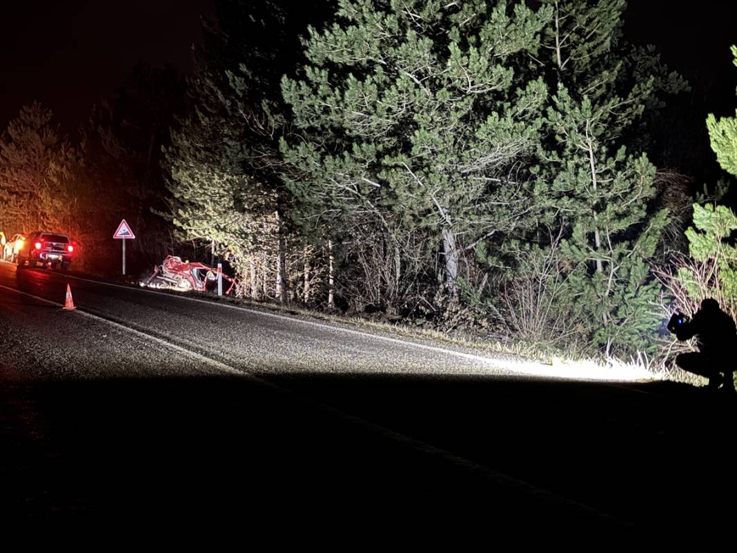 Ağaca çarpan TOFAŞ, 22 yaşındaki gence mezar oldu 1