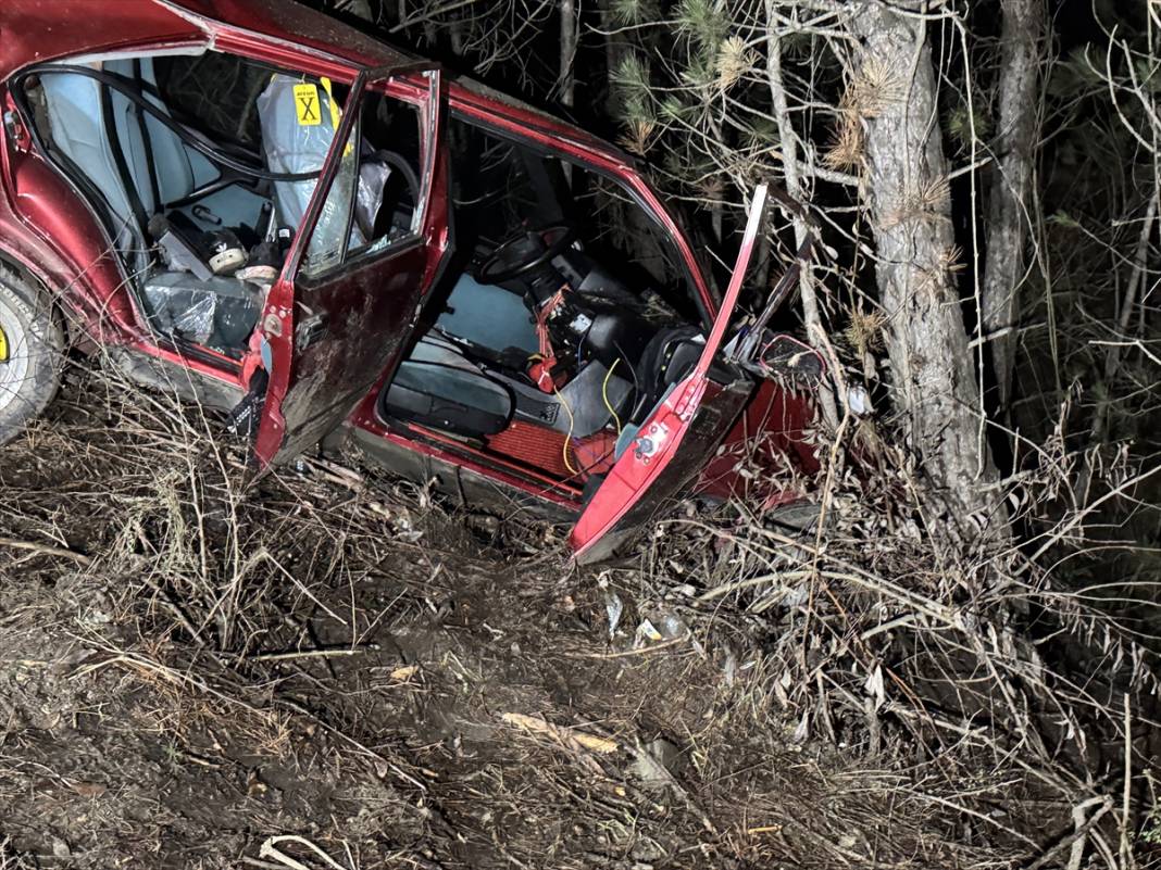 Ağaca çarpan TOFAŞ, 22 yaşındaki gence mezar oldu 2