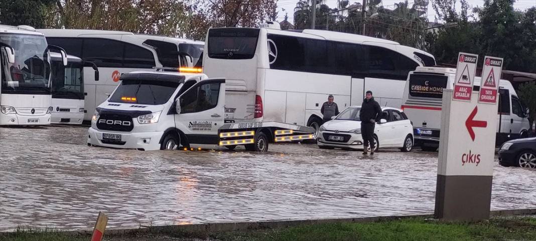 Manavgat'ı sel aldı! 236 kişi mahsur kaldı 18