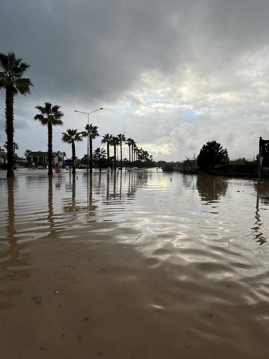 Manavgat'ı sel aldı! 236 kişi mahsur kaldı 12