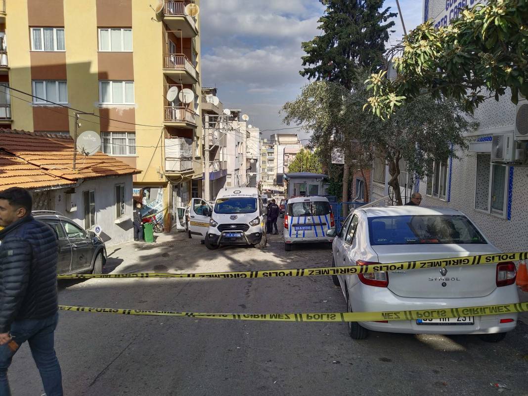 Otomobilinde sevgilisinin cesedi ile polis merkezine gitti 1