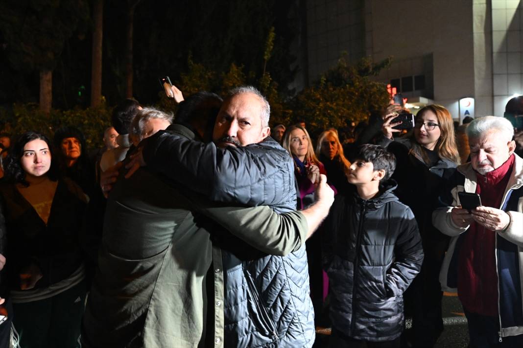 Hayranları, Ferdi Tayfur’un hayatını kaybettiği hastaneye akın etti 16