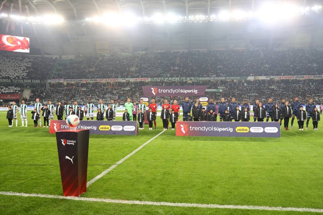 Hakem maçın önüne geçti! Konyaspor - Fenerbahçe maçından kareler 11