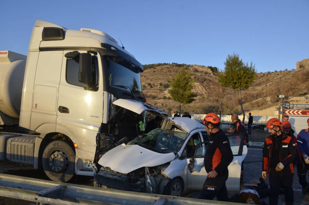 Feci kazada 4 kişi öldü, 4 kişi yaralandı 11