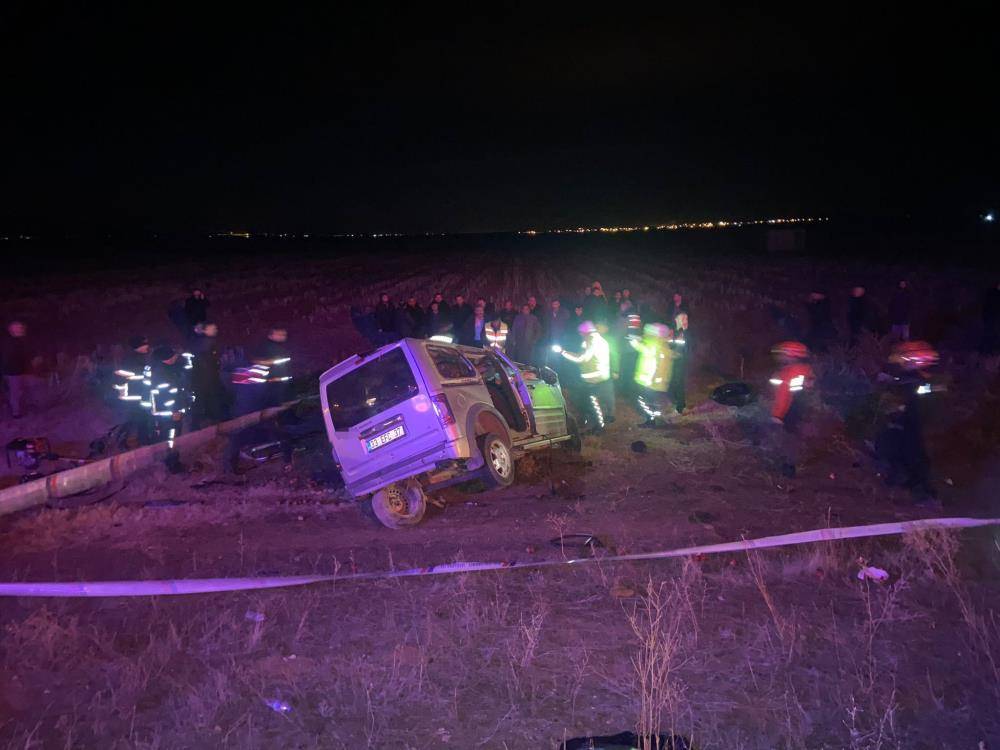 Kara yolunu savaş alanına çeviren kaza! 2 ölü, 1 yaralı var 7