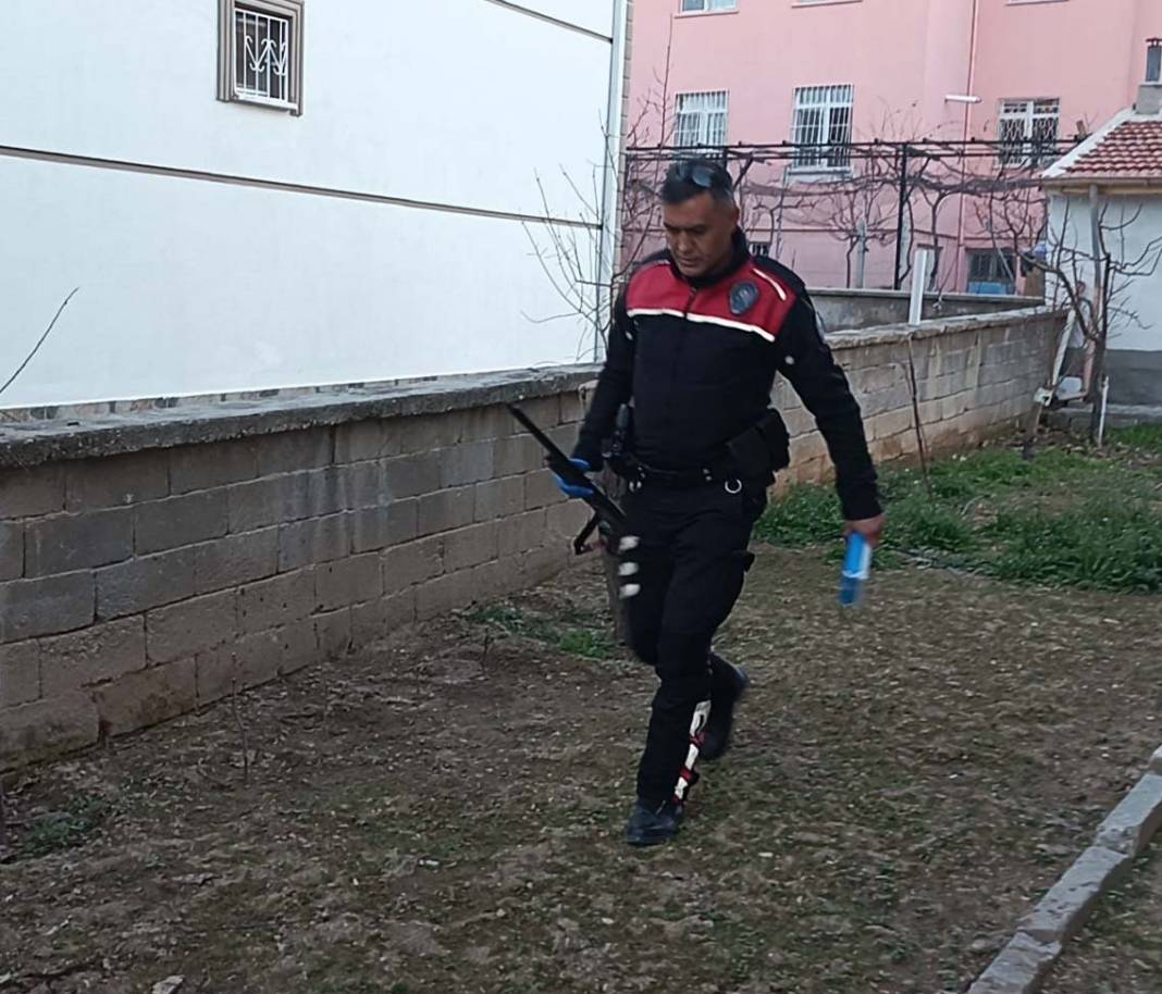 Kapısına dayanan husumetlisini vurdu 1