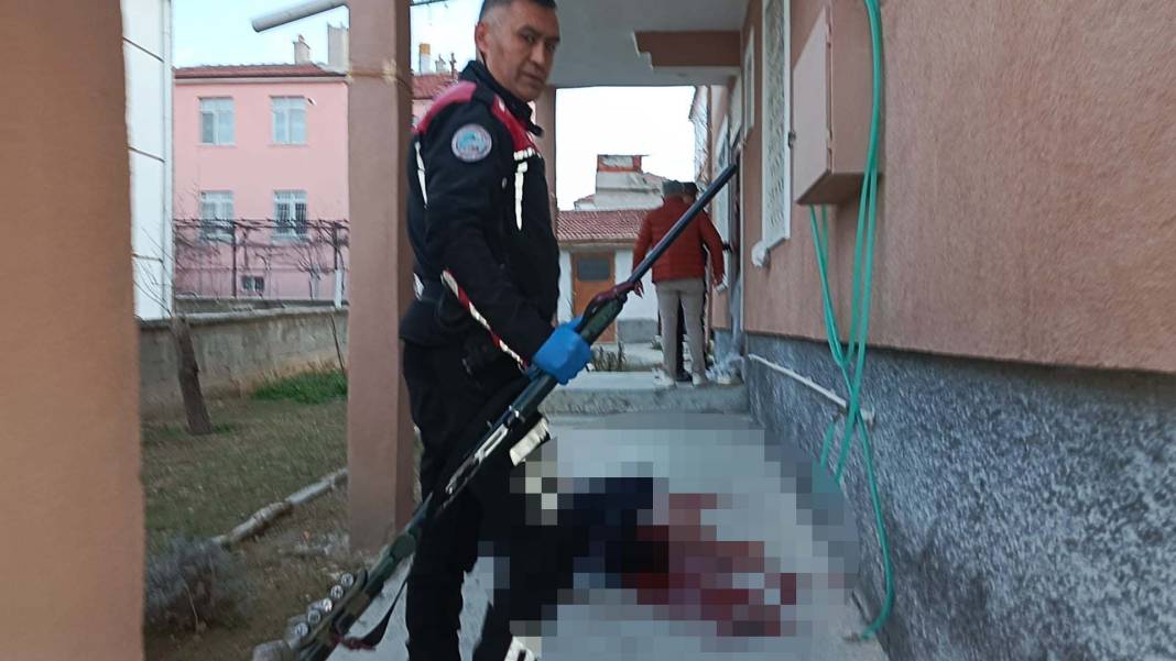 Kapısına dayanan husumetlisini vurdu 2