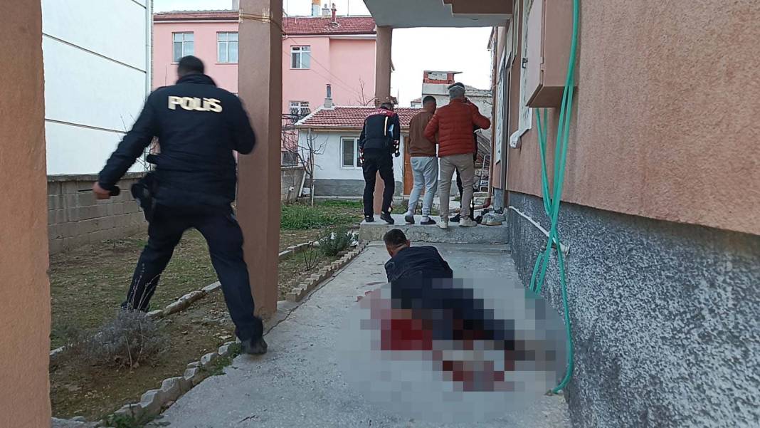 Kapısına dayanan husumetlisini vurdu 3