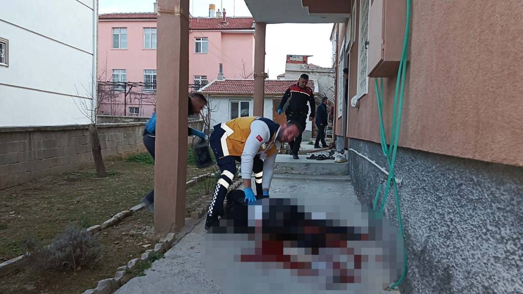 Kapısına dayanan husumetlisini vurdu 4