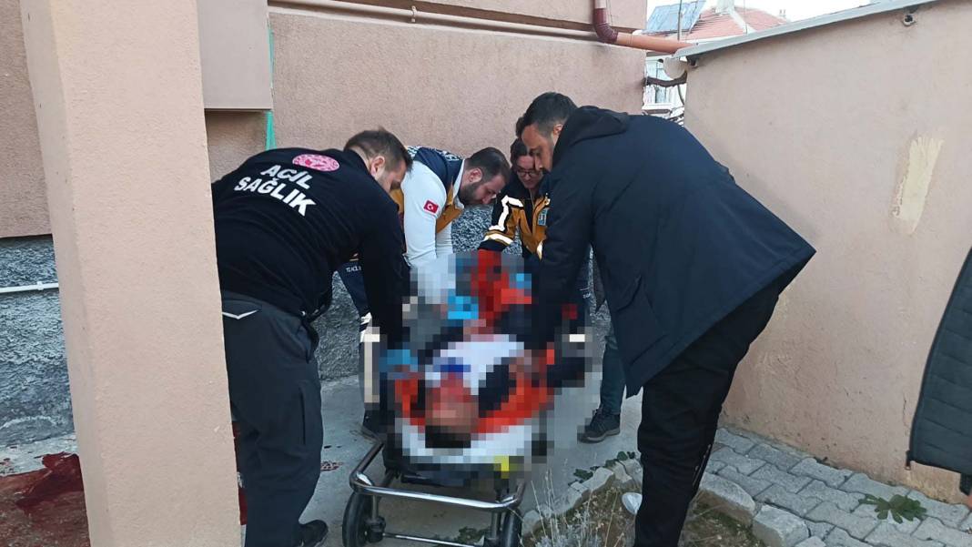 Kapısına dayanan husumetlisini vurdu 6