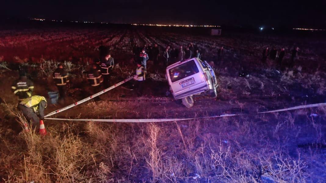 Kara yolunu savaş alanına çeviren kaza! 2 ölü, 1 yaralı var 3