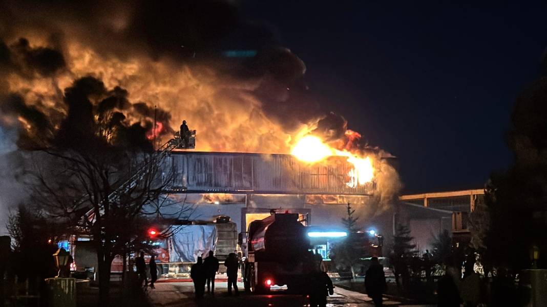 OSB’de büyük yangın! Alevler kontrol altına alınamıyor 5