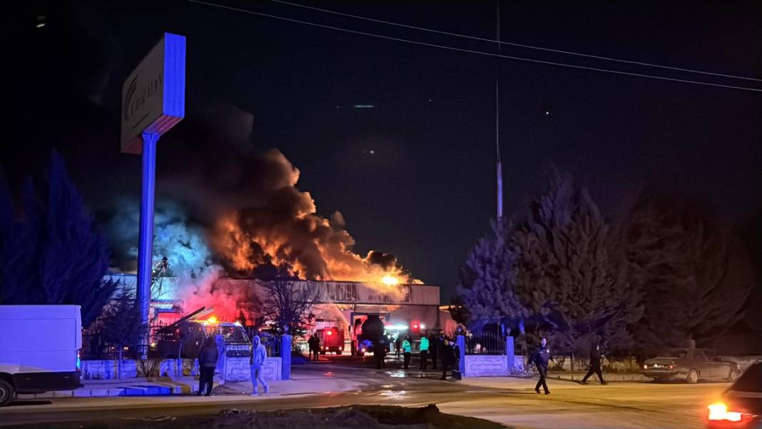 OSB’de büyük yangın! Alevler kontrol altına alınamıyor 4