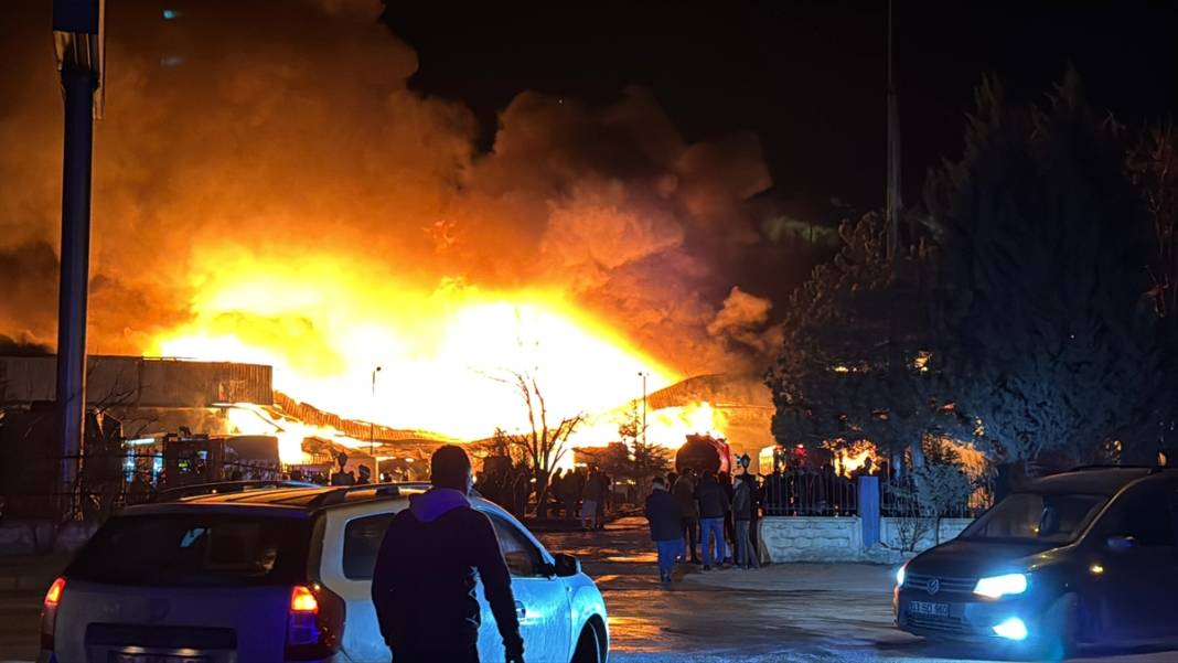 OSB’de büyük yangın! Alevler kontrol altına alınamıyor 9