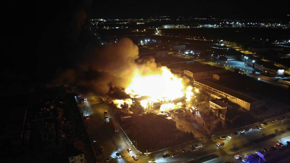 OSB’de büyük yangın! Alevler kontrol altına alınamıyor 3