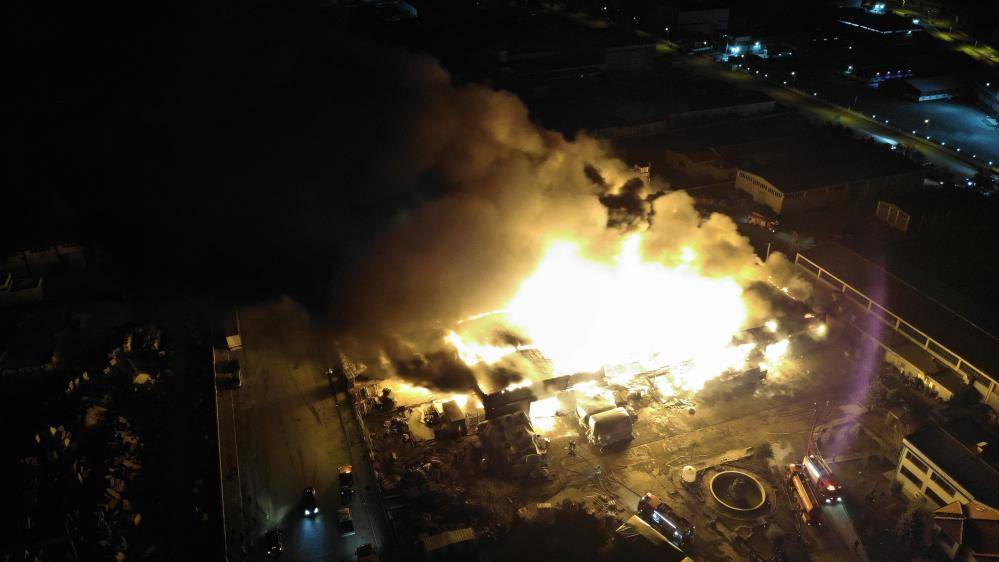 OSB’de büyük yangın! Alevler kontrol altına alınamıyor 12