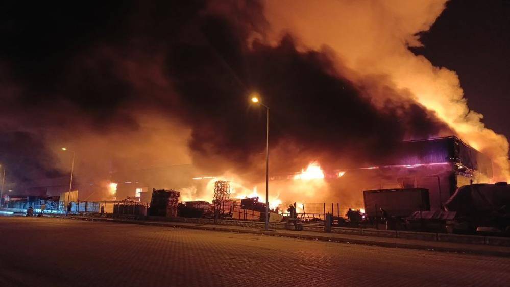 OSB’de büyük yangın! Alevler kontrol altına alınamıyor 13