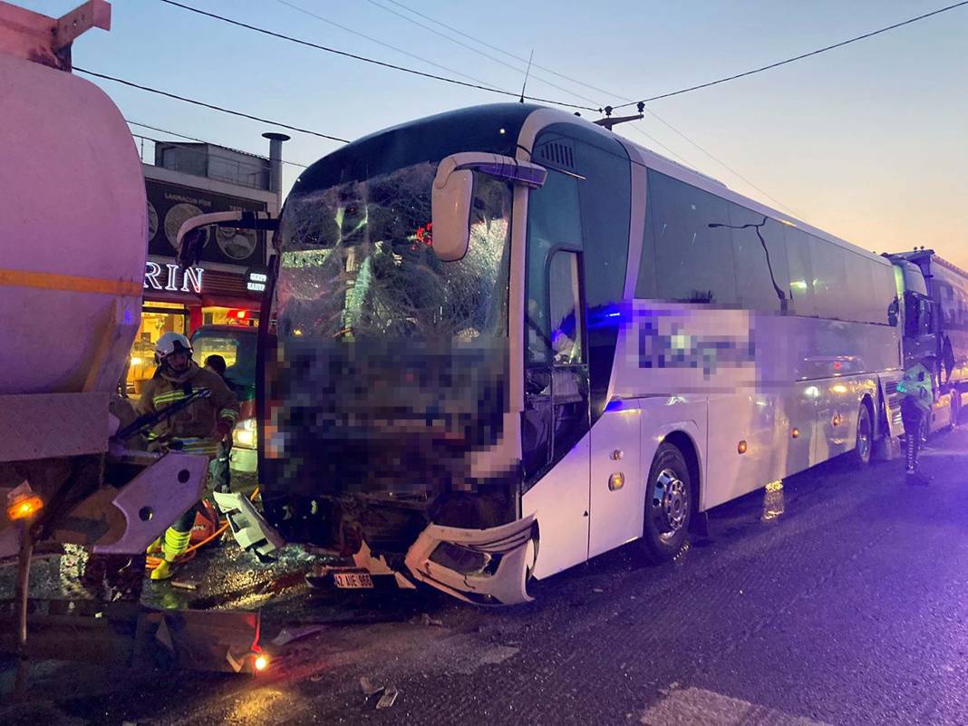 İkisi de Konya plakalı TIR ve otobüs, Manisa’da kazaya karıştı 8