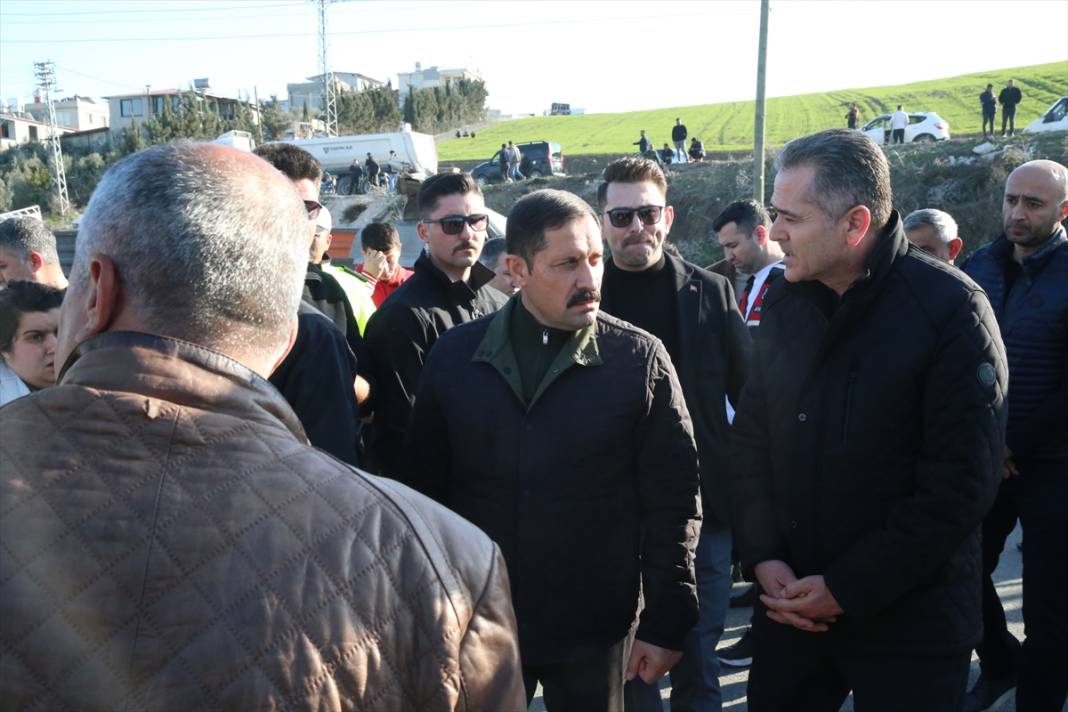 Servis aracı TIR ile çarpıştı! 6 ölü, 8 yaralı var 5