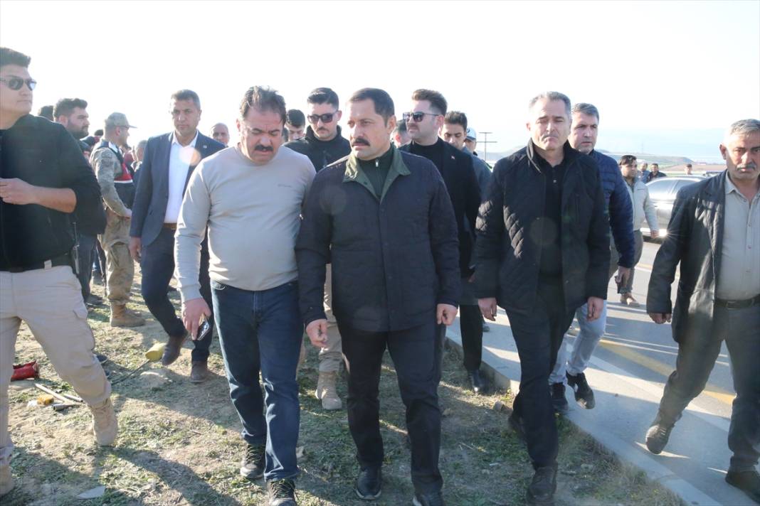 Servis aracı TIR ile çarpıştı! 6 ölü, 8 yaralı var 8