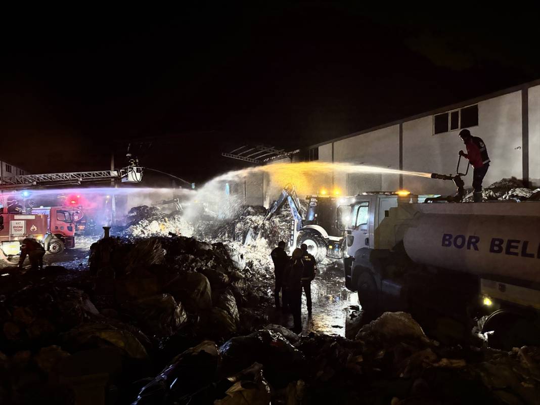 Geri dönüşüm fabrikasında korkutan yangın 7