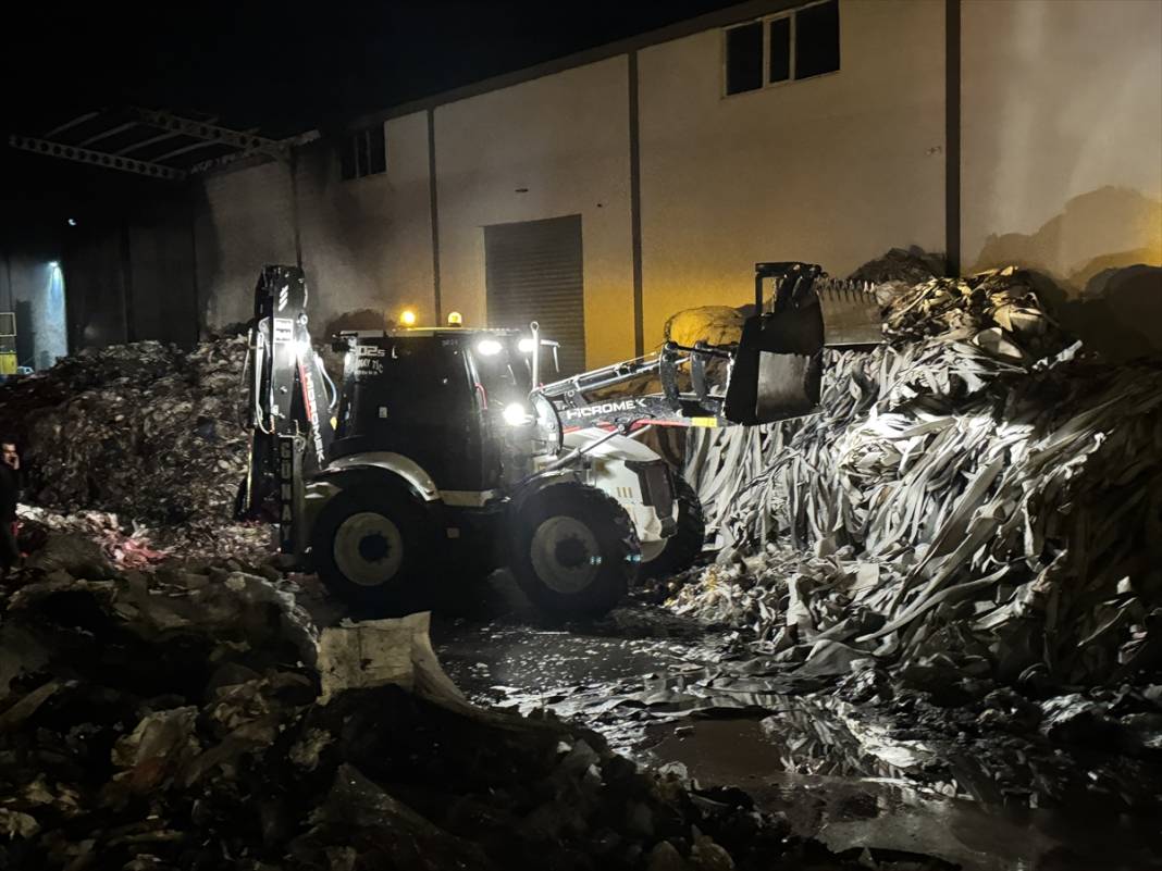 Geri dönüşüm fabrikasında korkutan yangın 6