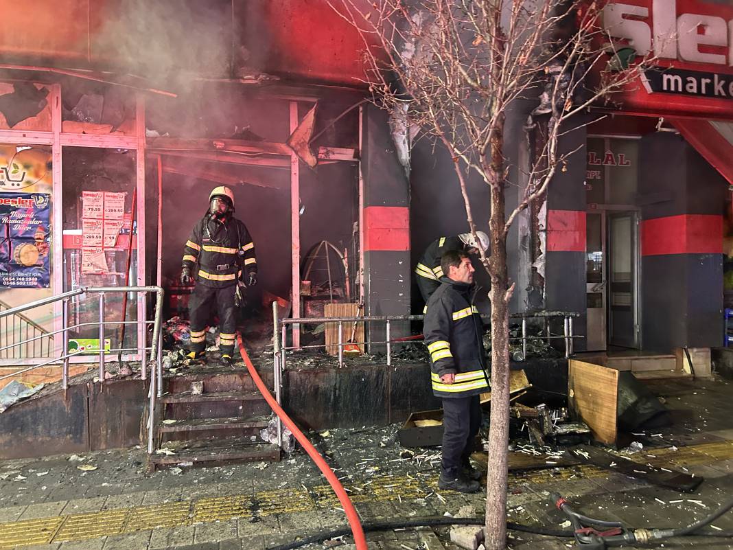 Markette patlama sonrası yangın çıktı 1
