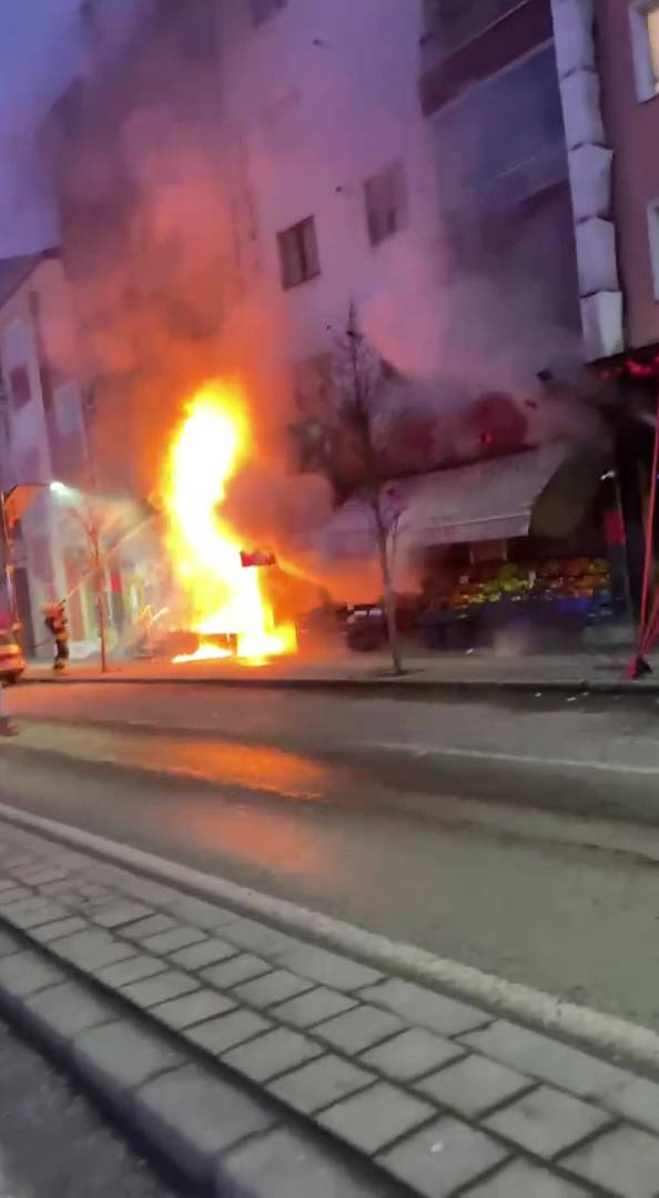 Markette patlama sonrası yangın çıktı 4