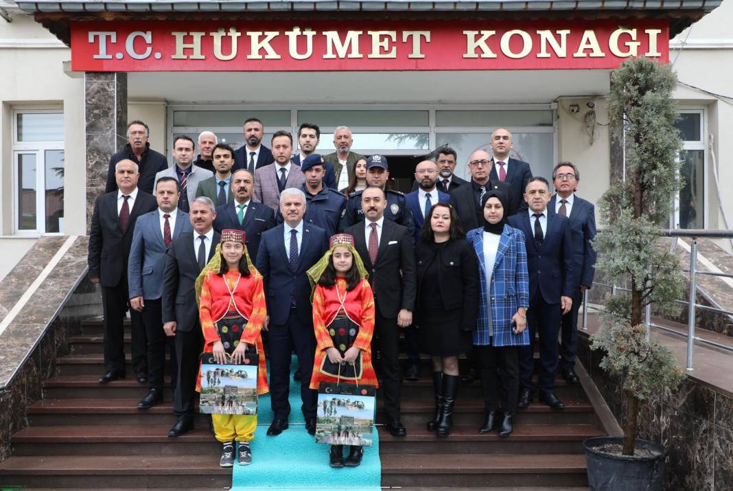 Konya Valisi Akın, semt pazarında vatandaşı dinledi 3