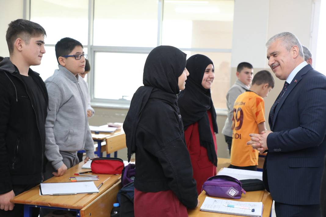 Konya Valisi Akın, semt pazarında vatandaşı dinledi 12