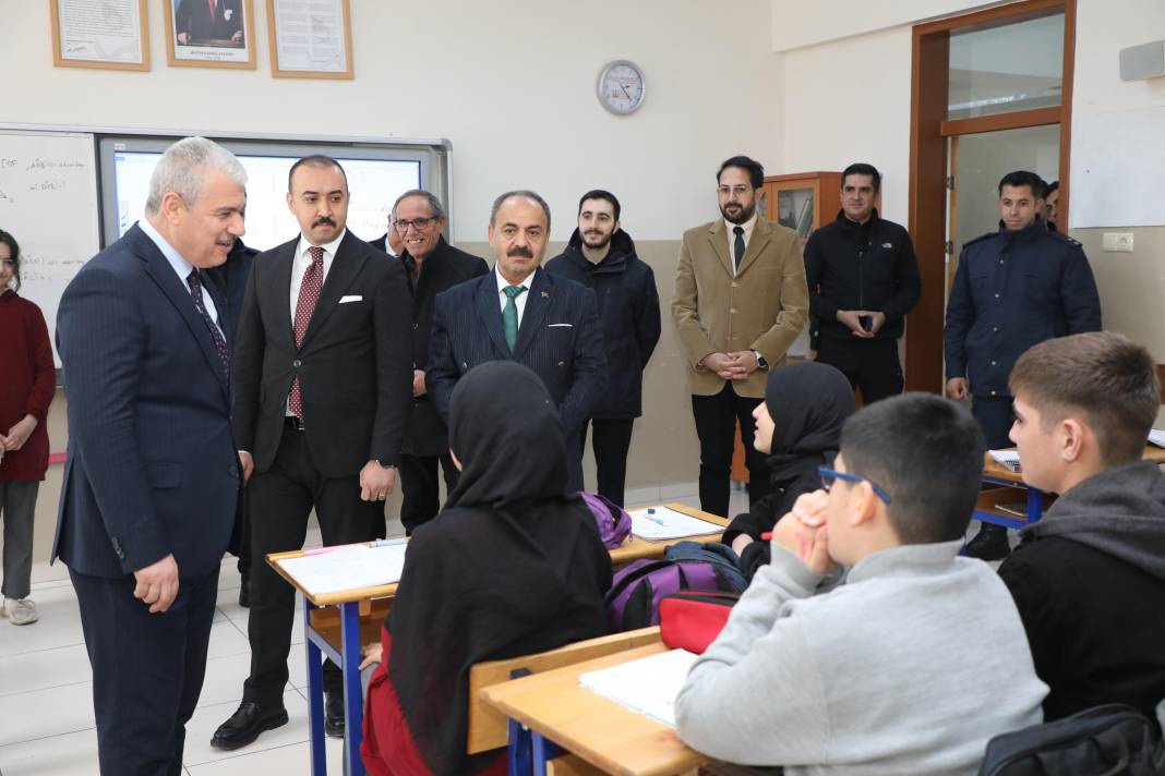 Konya Valisi Akın, semt pazarında vatandaşı dinledi 11