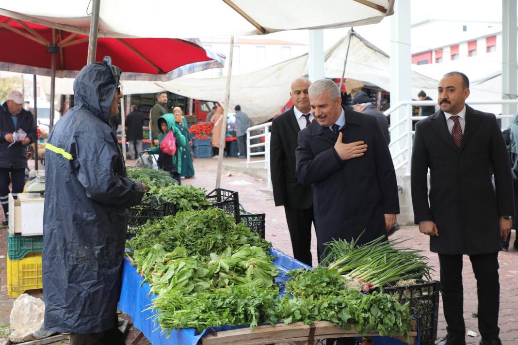 Konya Valisi Akın, semt pazarında vatandaşı dinledi 6