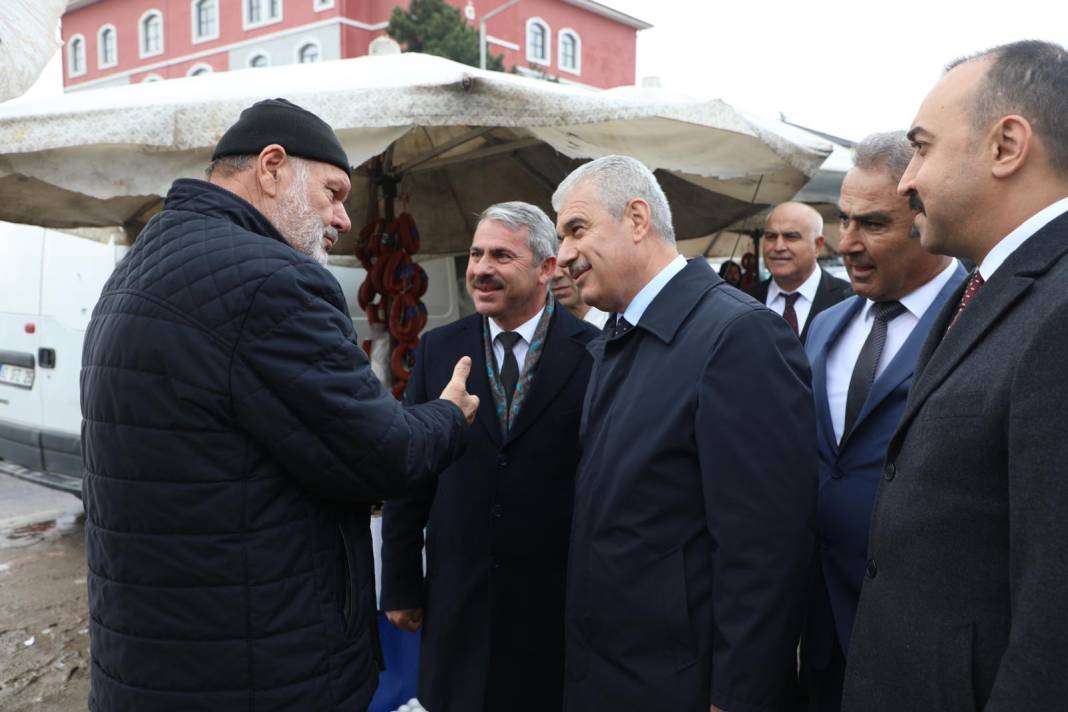 Konya Valisi Akın, semt pazarında vatandaşı dinledi 1