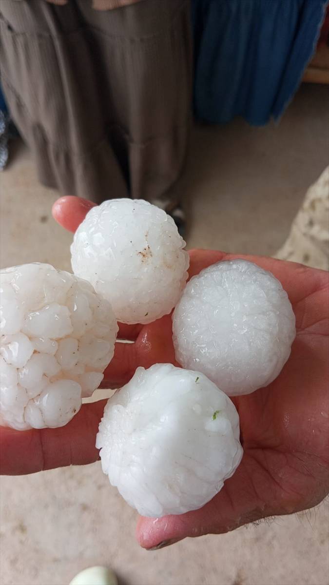 Yumurta büyüklüğünde dolu bir şehri talan etti 8