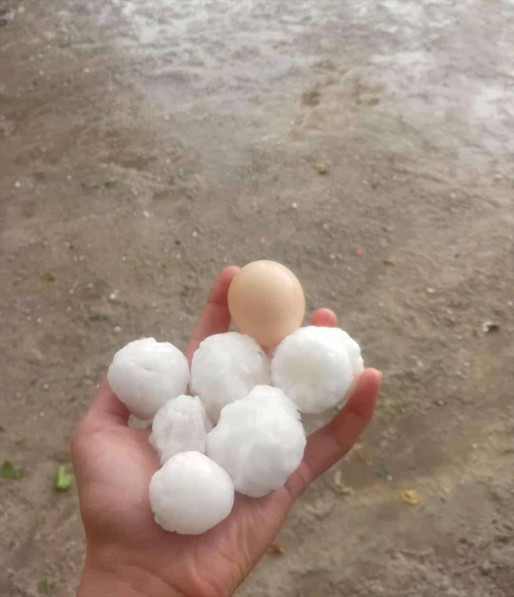 Yumurta büyüklüğünde dolu bir şehri talan etti 7