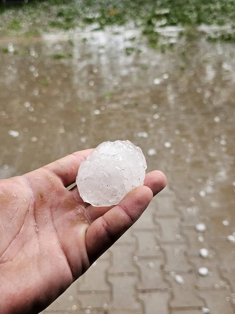 Yumurta büyüklüğünde dolu bir şehri talan etti 6