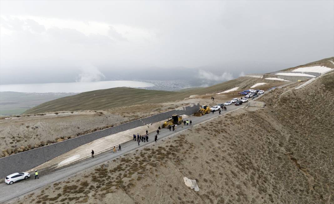 Mayısta kar yağan ilimizde yollar kapandı 8