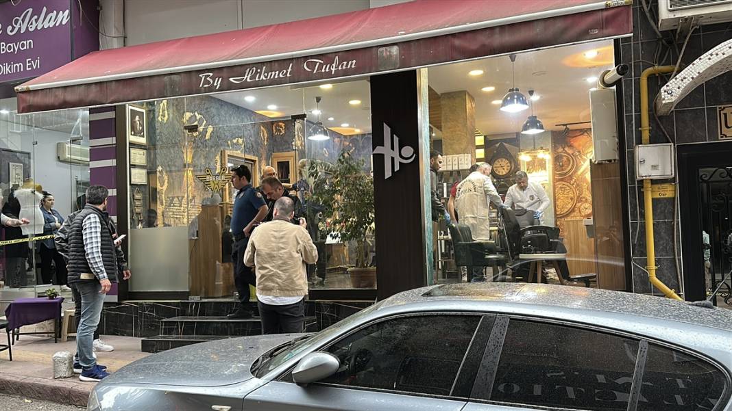 Kuaförde dehşet! Tıraş olan kardeşini ensesinden vurdu 9