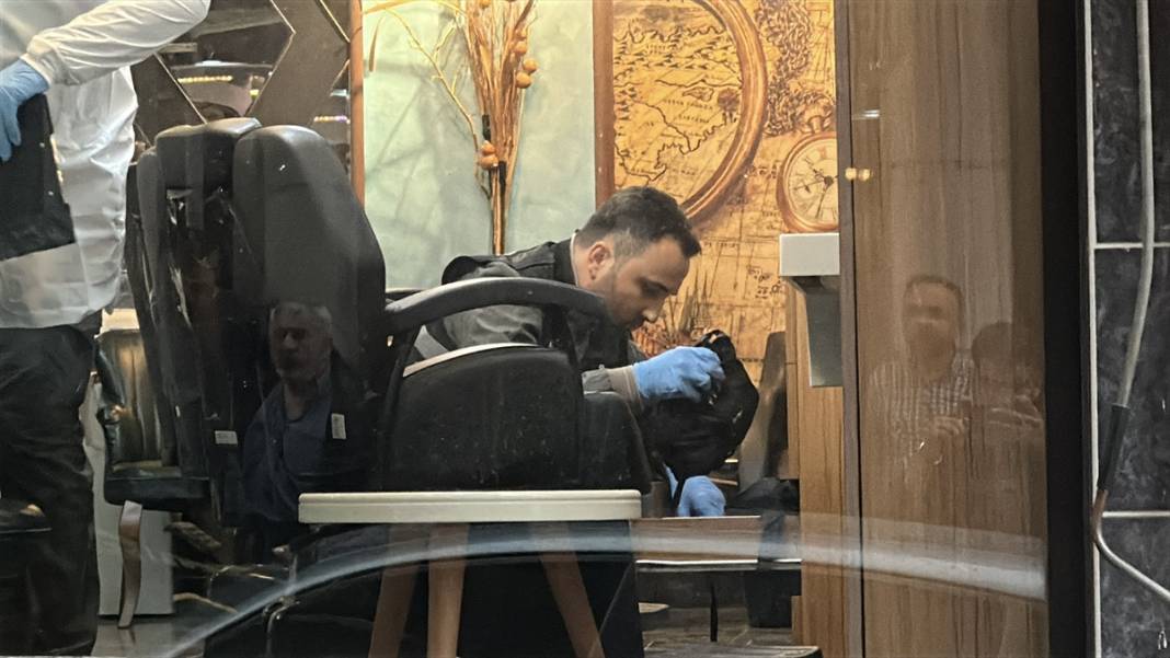 Kuaförde dehşet! Tıraş olan kardeşini ensesinden vurdu 11