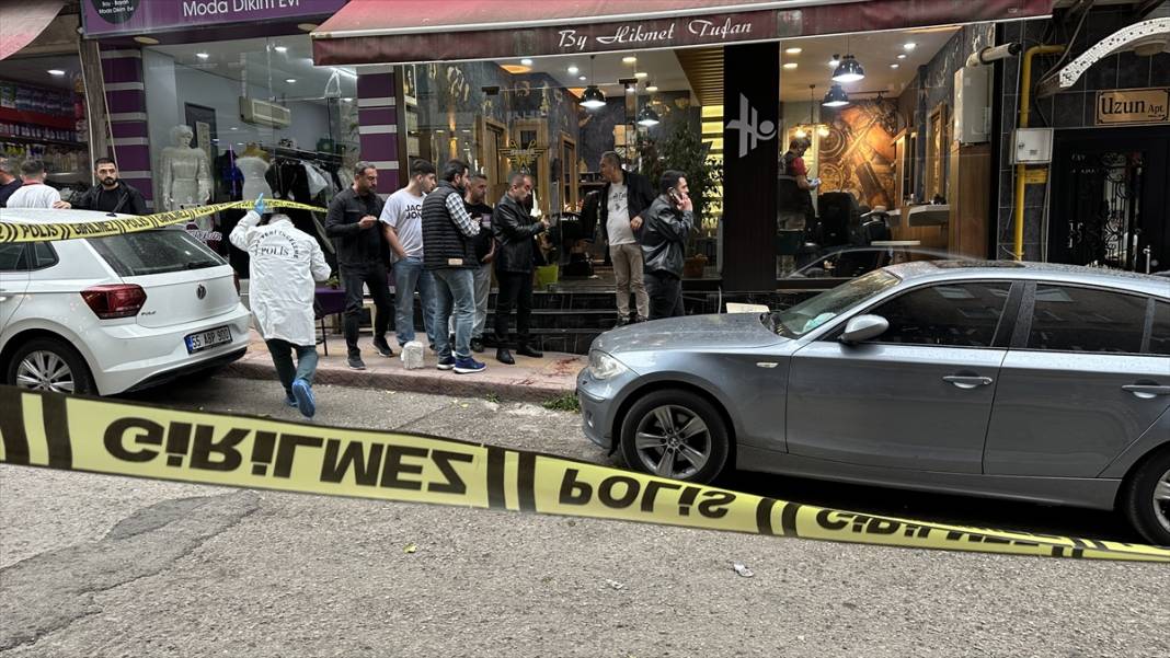 Kuaförde dehşet! Tıraş olan kardeşini ensesinden vurdu 8