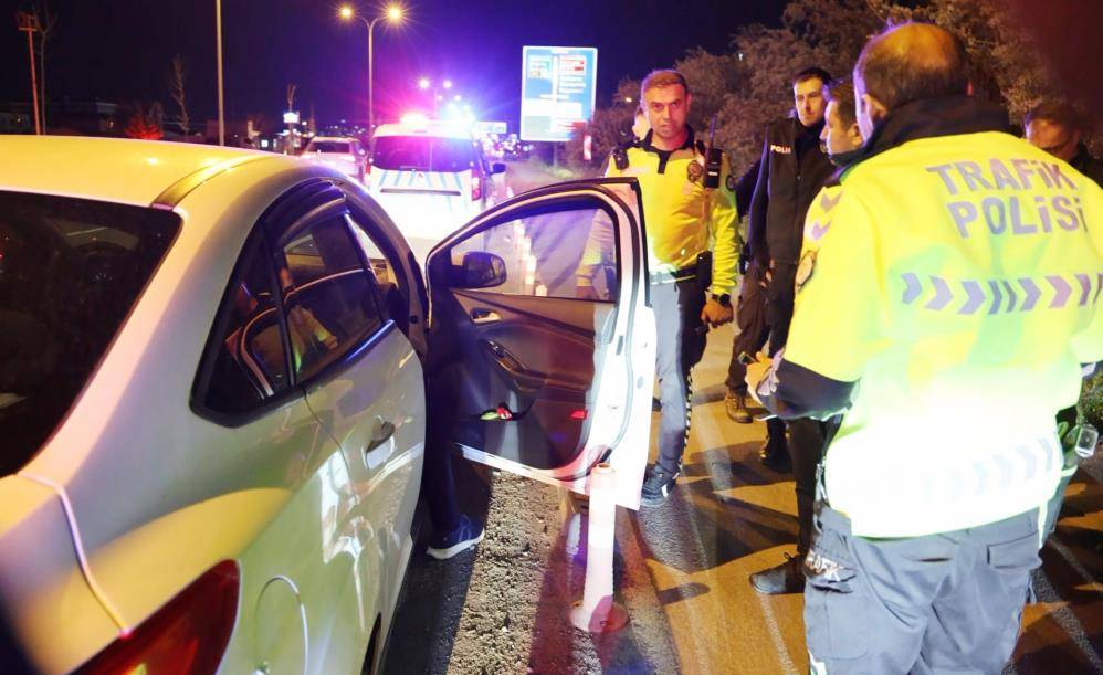 Konya yolunda polise direnen alkollü sürücü makam şoförü çıktı 2