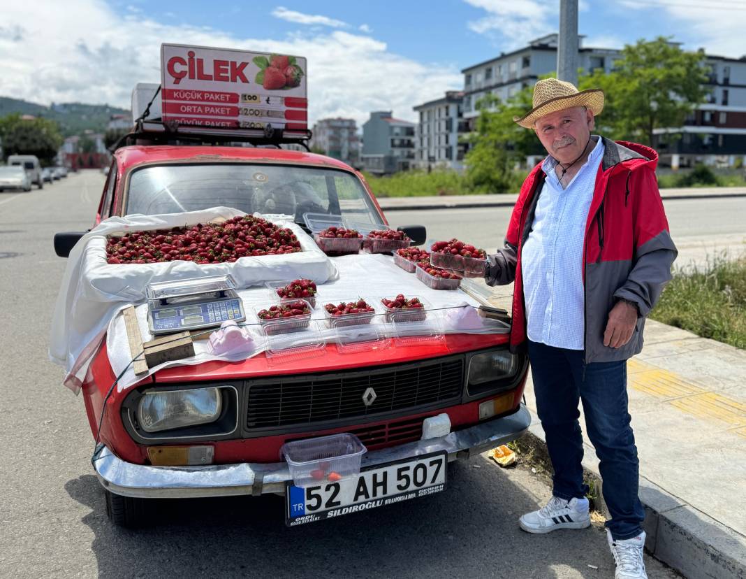 Caddede bu arabayı görenler dönüp tekrar bakıyor 3