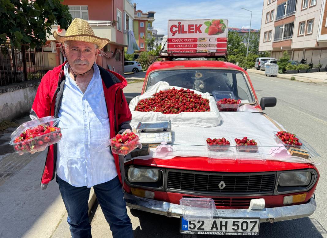 Caddede bu arabayı görenler dönüp tekrar bakıyor 2