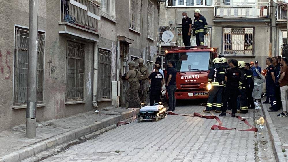Konya’da tehlikeli anlar! Evini yaktı, özel harekatla müdahale edildi 5