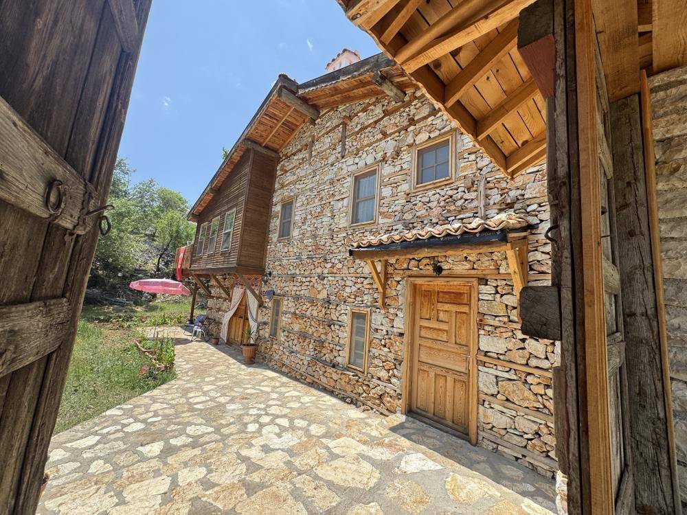 Konya yolundaki tarihi düğmeli evi restore etti, köy turizmine can geldi 8