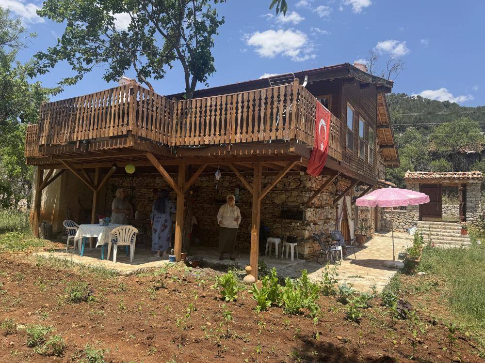 Konya yolundaki tarihi düğmeli evi restore etti, köy turizmine can geldi 7