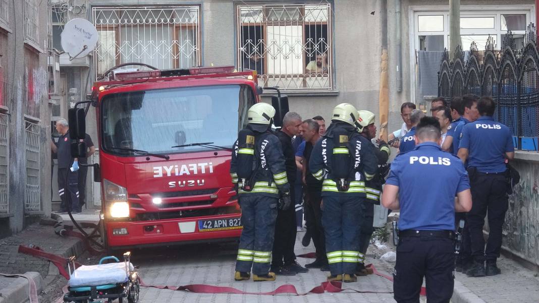 Konya’da tehlikeli anlar! Evini yaktı, özel harekatla müdahale edildi 8