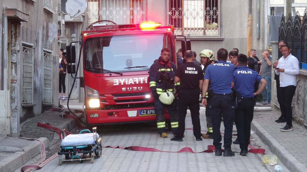 Konya’da tehlikeli anlar! Evini yaktı, özel harekatla müdahale edildi 9
